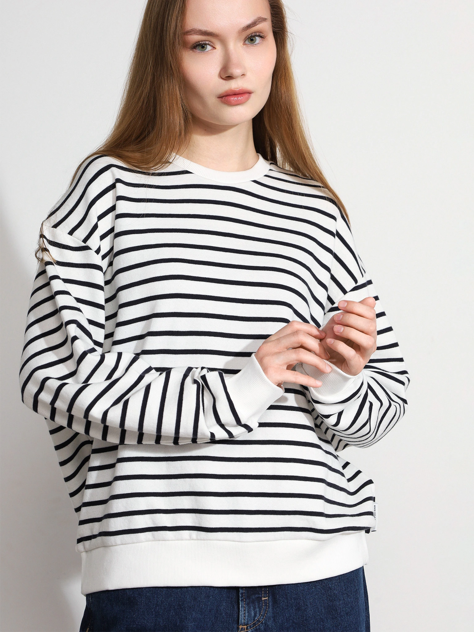 Толстовка белого цвета в полоску из хлопка